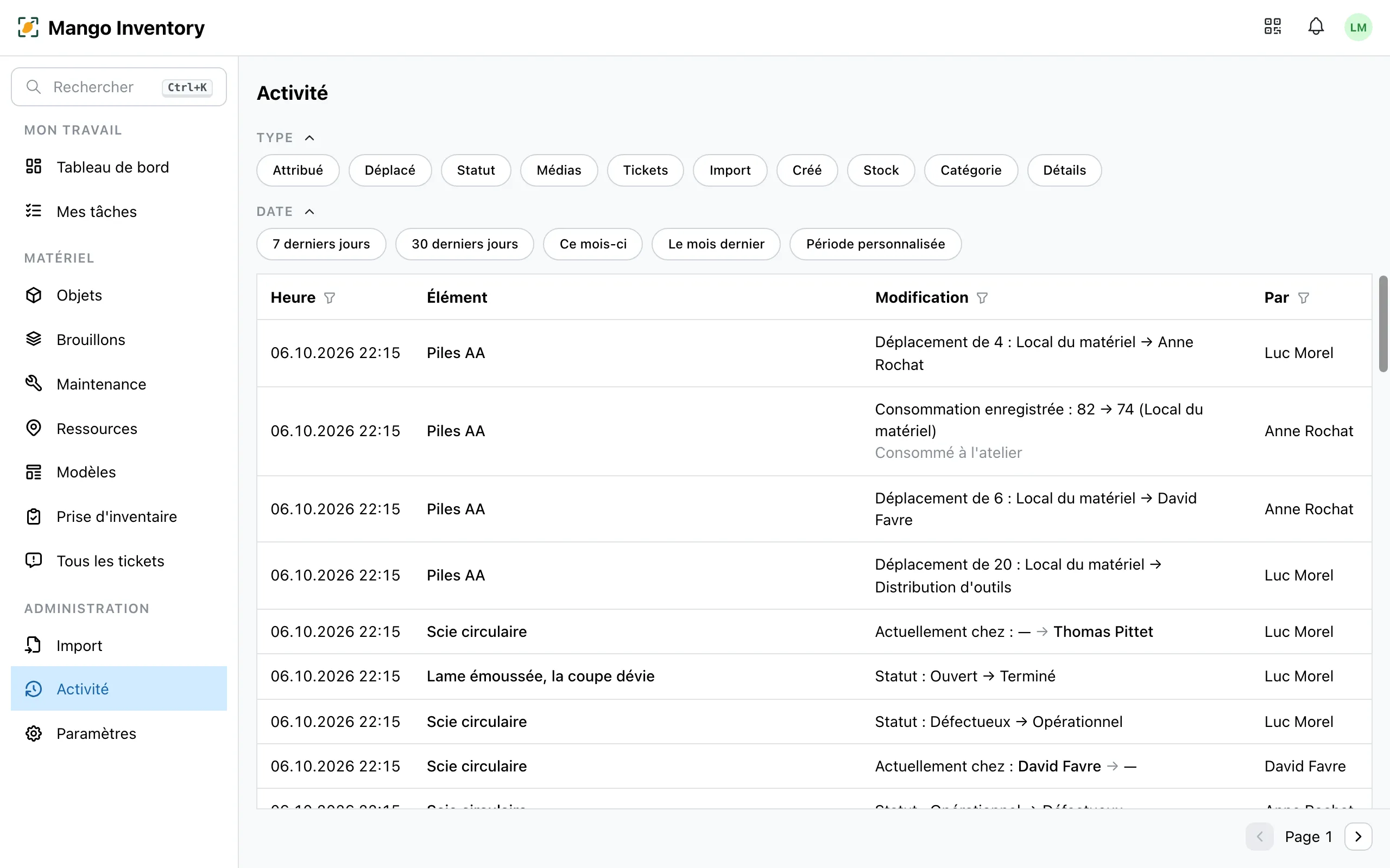 La page « Activité » avec les filtres de type et de date et une liste de modifications d'objets, de tickets et de stock