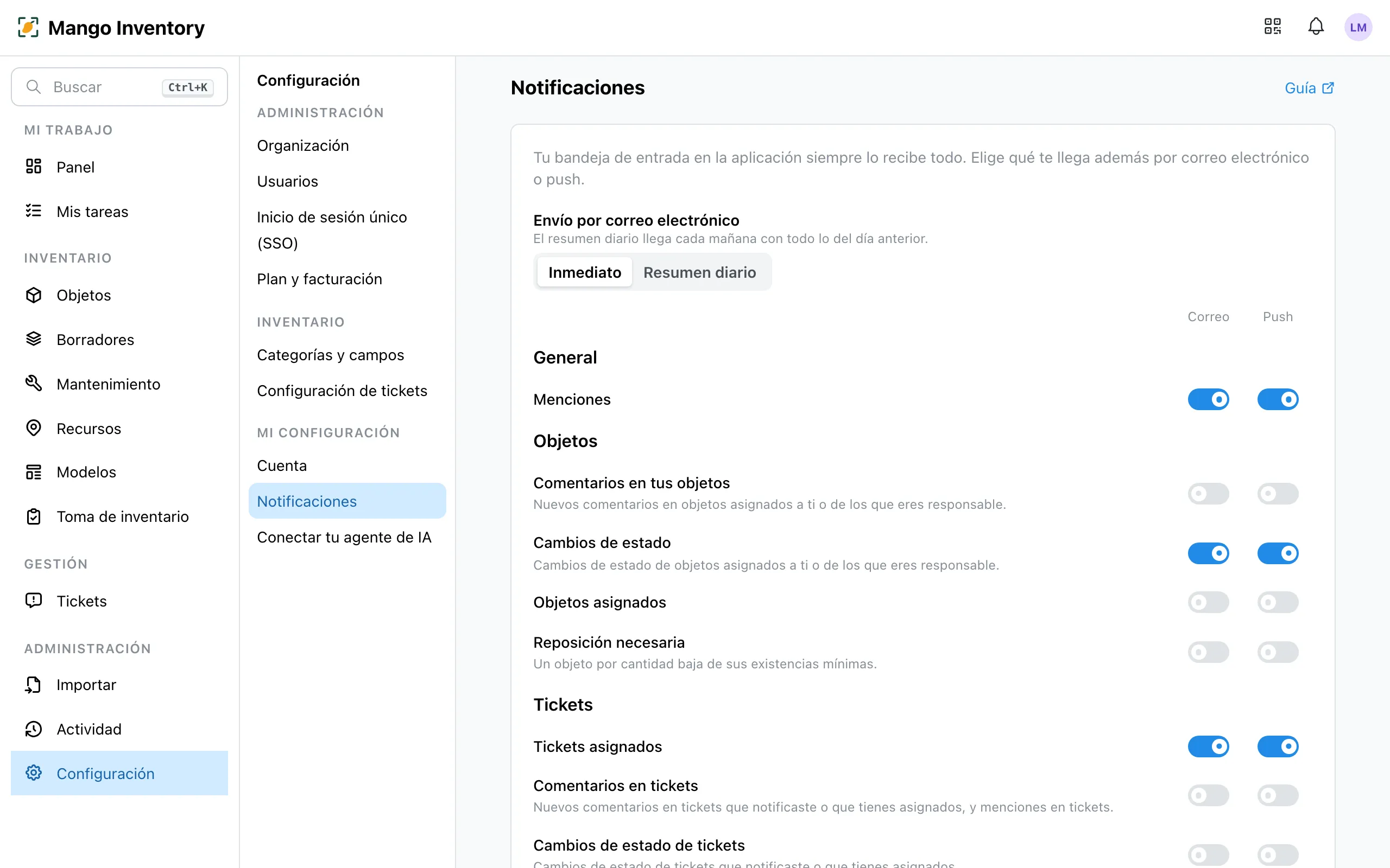 Configuración de notificaciones con interruptores para correo y push