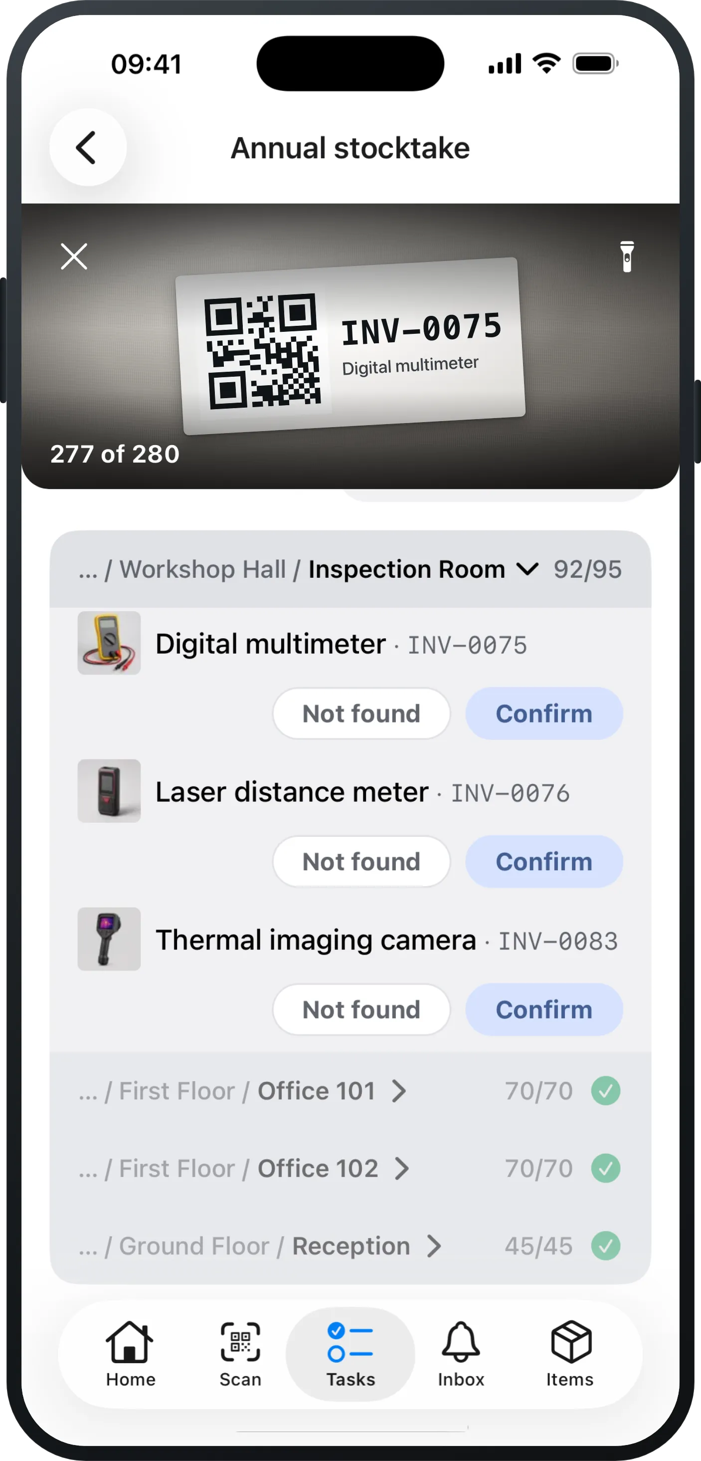 Counting in the Mango Inventory app on the iPhone: the camera image at the top with a captured label, below it the active room with its open items and, per row, “Not found” and “Confirm”, and under that the rooms already finished.