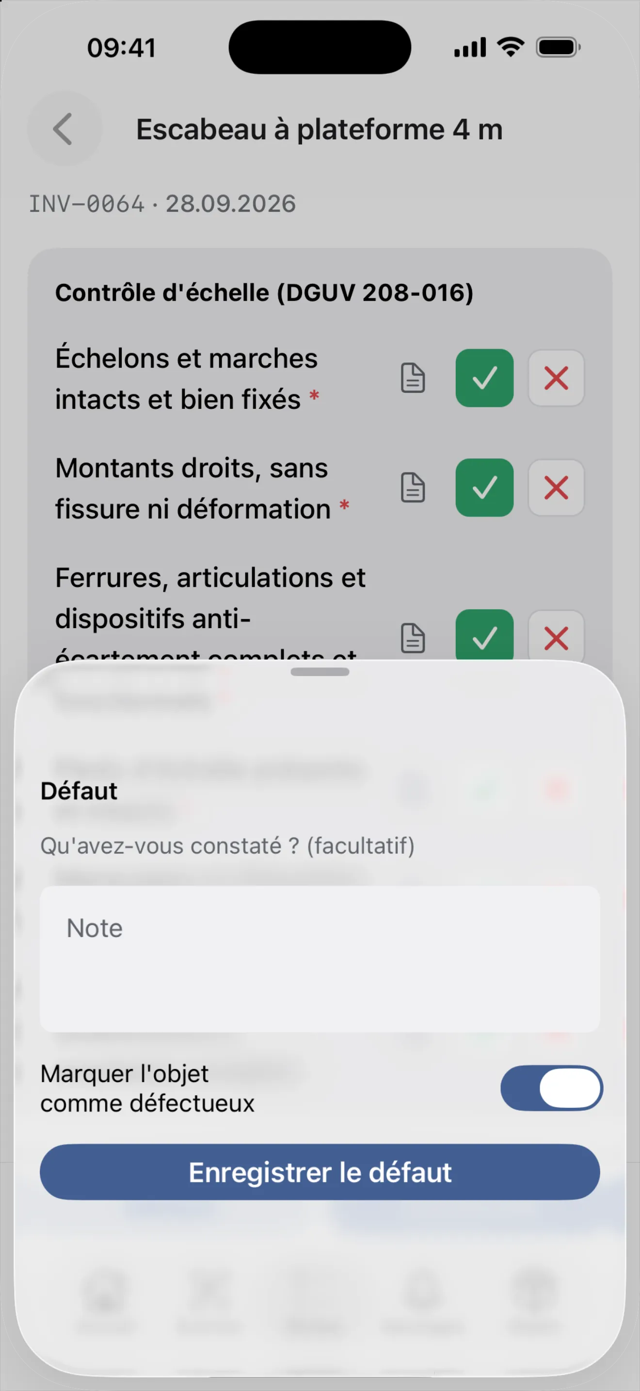L'étape de défaut sur le téléphone : le champ de remarque, l'interrupteur « Marquer l'objet comme défectueux » et le bouton « Enregistrer le défaut »