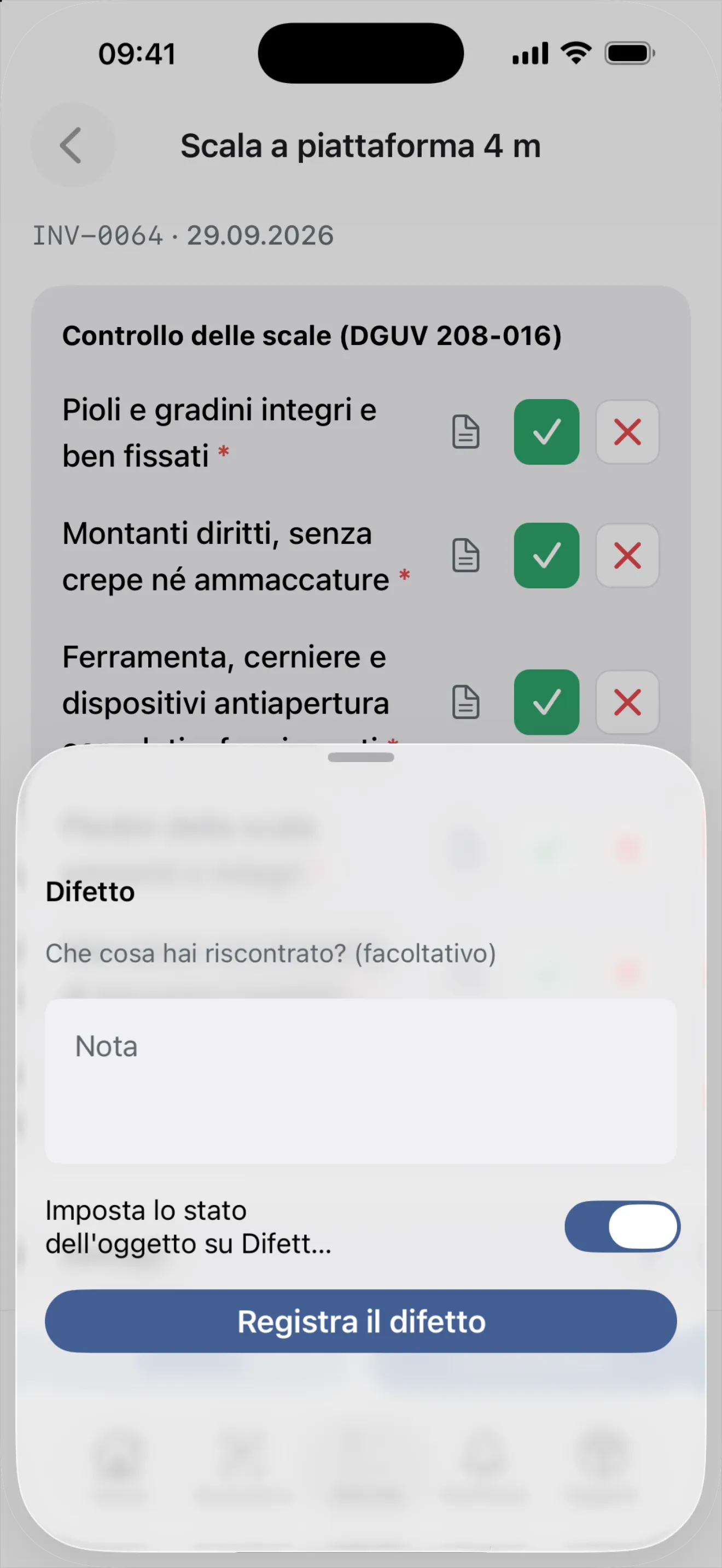 Il passaggio del difetto sul telefono: il campo per la nota, l'interruttore «Imposta lo stato dell'oggetto su Difettoso» e il pulsante «Registra il difetto»