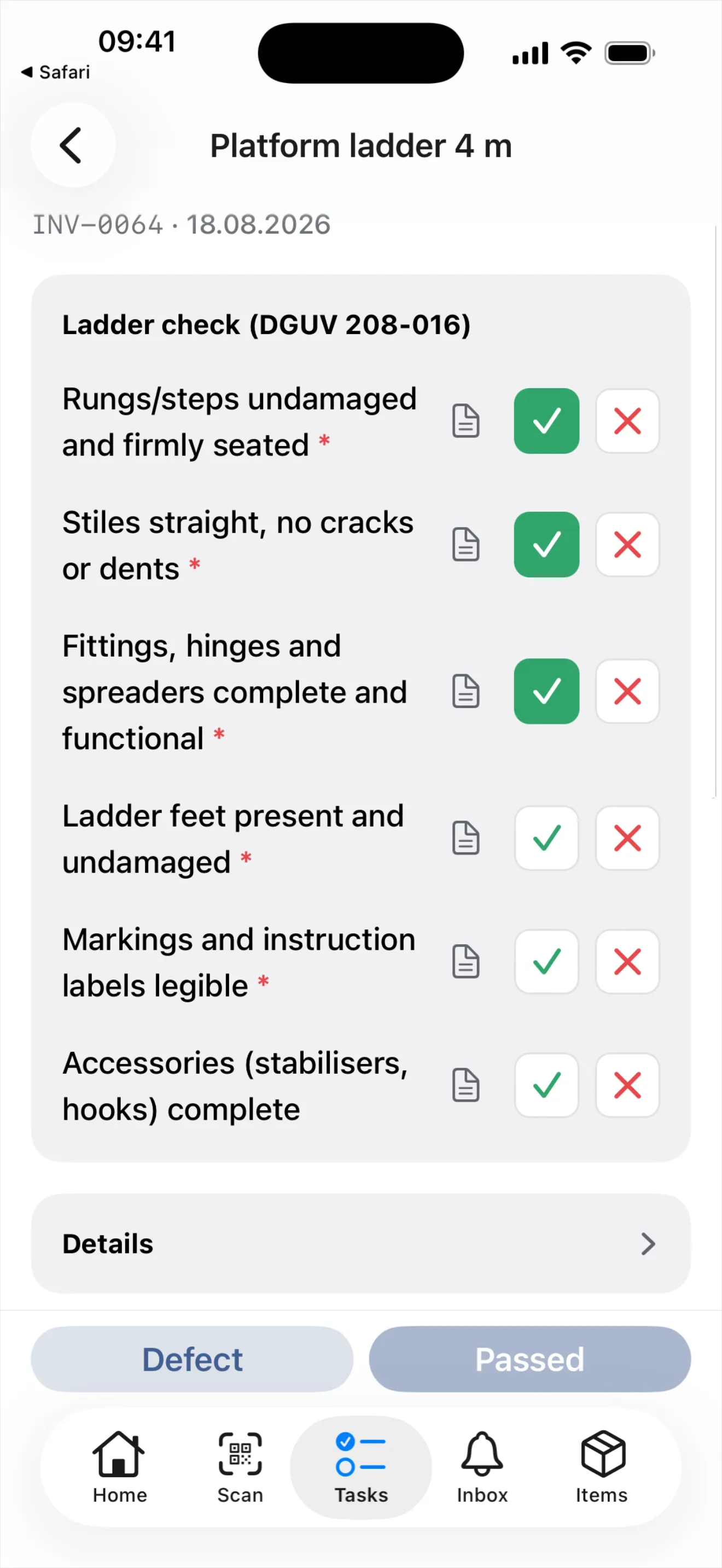 A single check on the phone: "Platform ladder 4 m" with the "Ladder check (DGUV 208-016)" checklist, three of six check items answered green, and the bar with "Defect" and a still-disabled "Passed" at the bottom
