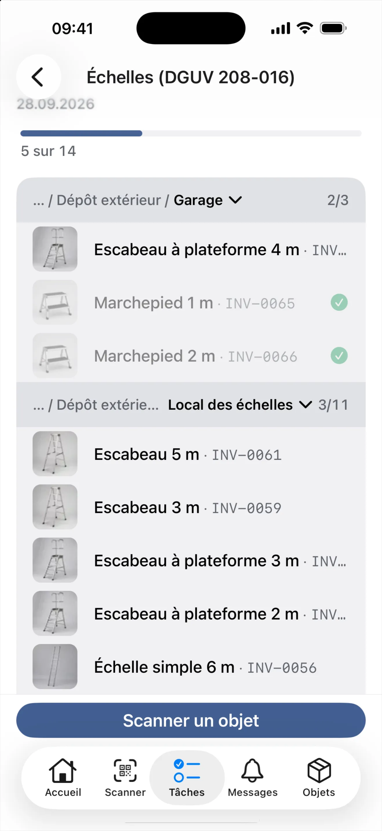 La tournée de contrôle sur le téléphone : la barre de progression « 5 sur 14 », des échelles avec photo groupées par emplacement, « Scanner un objet » en bas